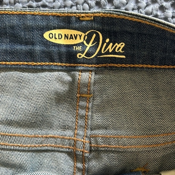 Old Navy The Diva Jean Skinny Short NWT Medium Wash Size 6 - Picture 8 of 10